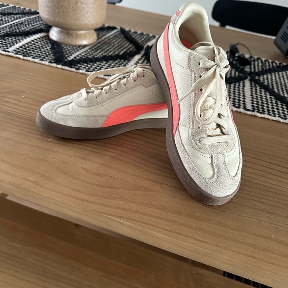 Puma Cream Sneakers with Coral Pink Stripe and Brown Sole - Picture 2 of 5